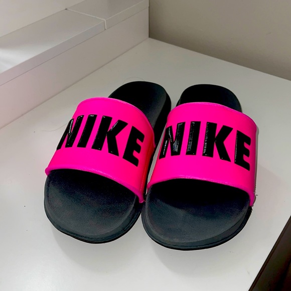 Nike Shoes - Nike 9